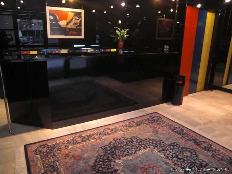 Apartamentos Descartes Barcelona Zewnętrze zdjęcie