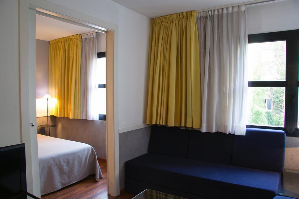 Apartamentos Descartes Barcelona Zewnętrze zdjęcie