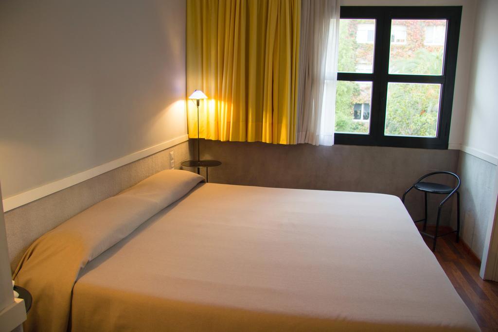 Apartamentos Descartes Barcelona Zewnętrze zdjęcie