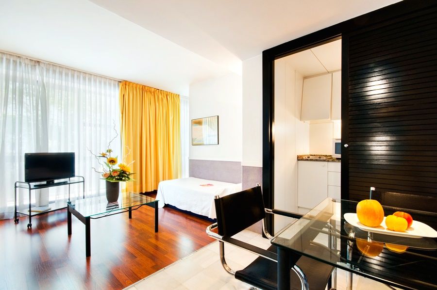 Apartamentos Descartes Barcelona Zewnętrze zdjęcie