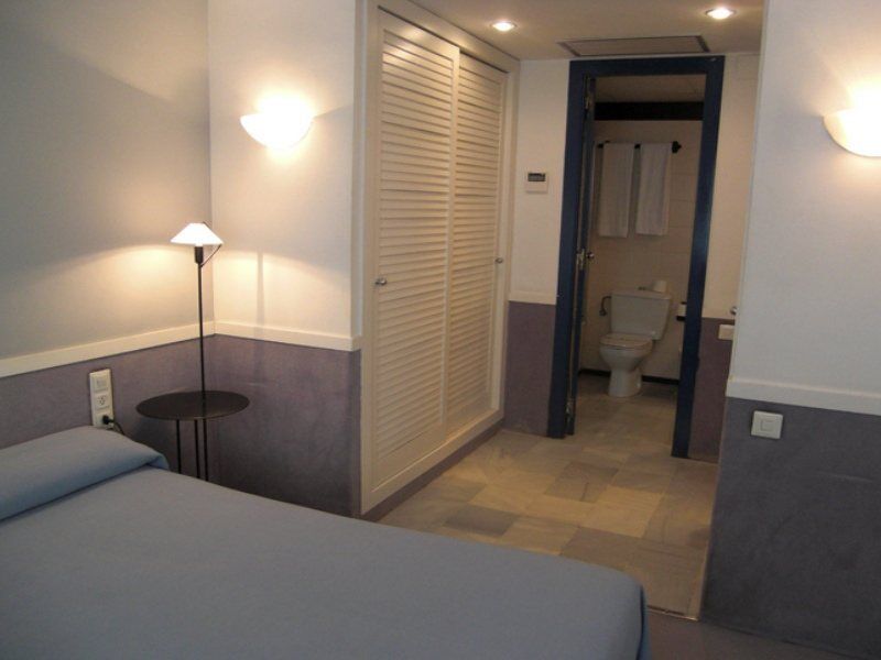 Apartamentos Descartes Barcelona Zewnętrze zdjęcie